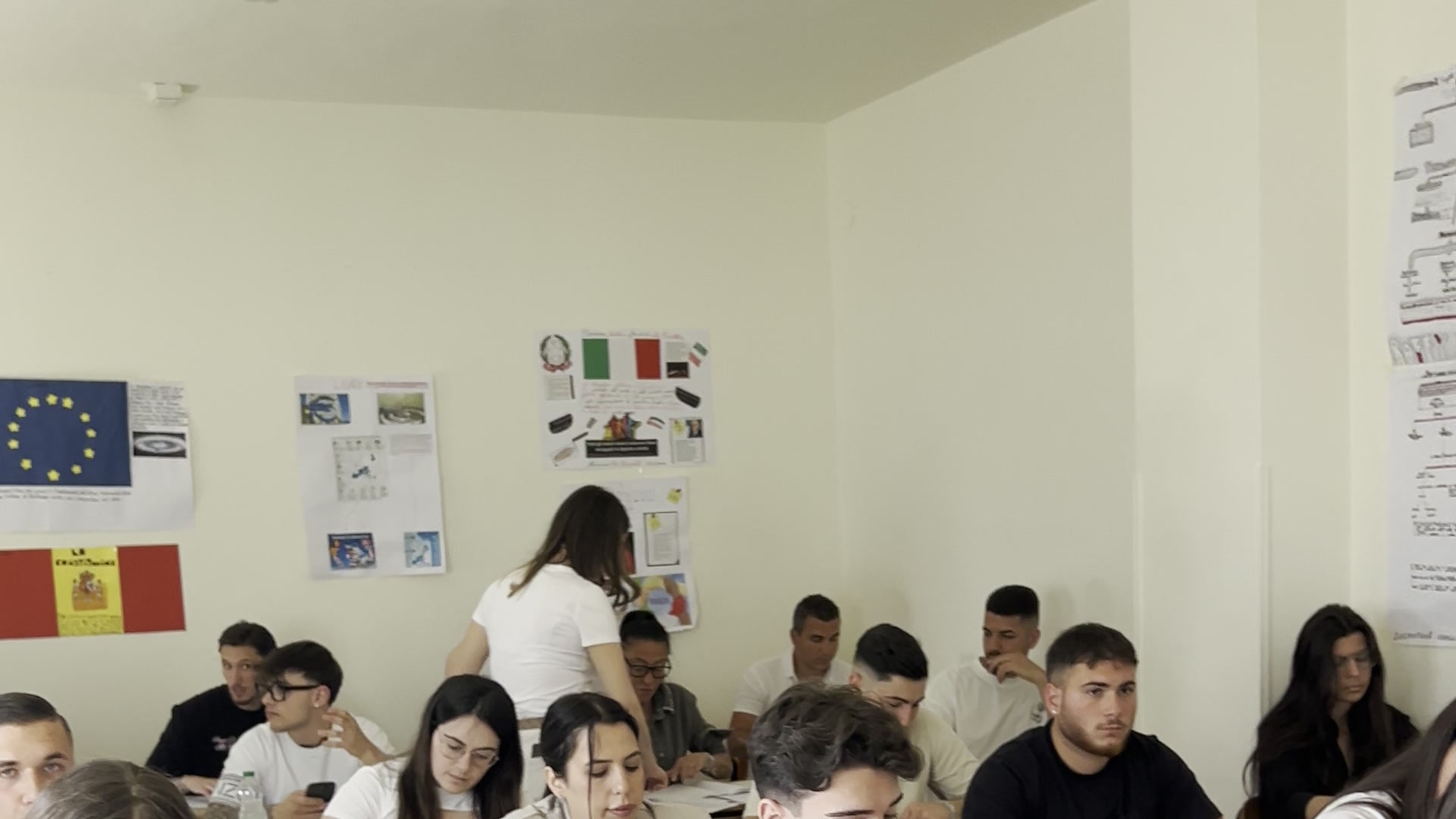 Studenti in aula all&rsquo;Istituto Paritario Pablo Neruda